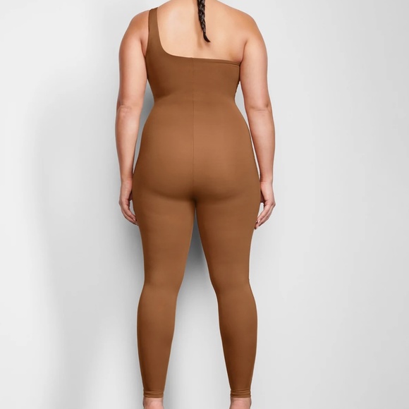 SKIMS JUMPSUIT - Picture 4 of 9